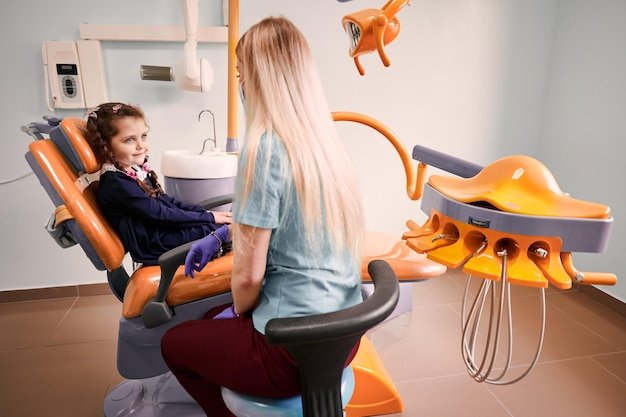 pediatric-dentist-talking-with-little-girl